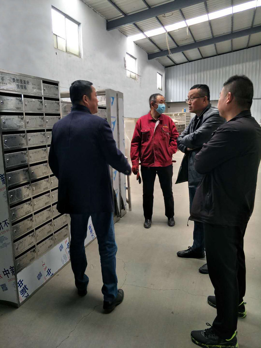 客户参观公司生产基地